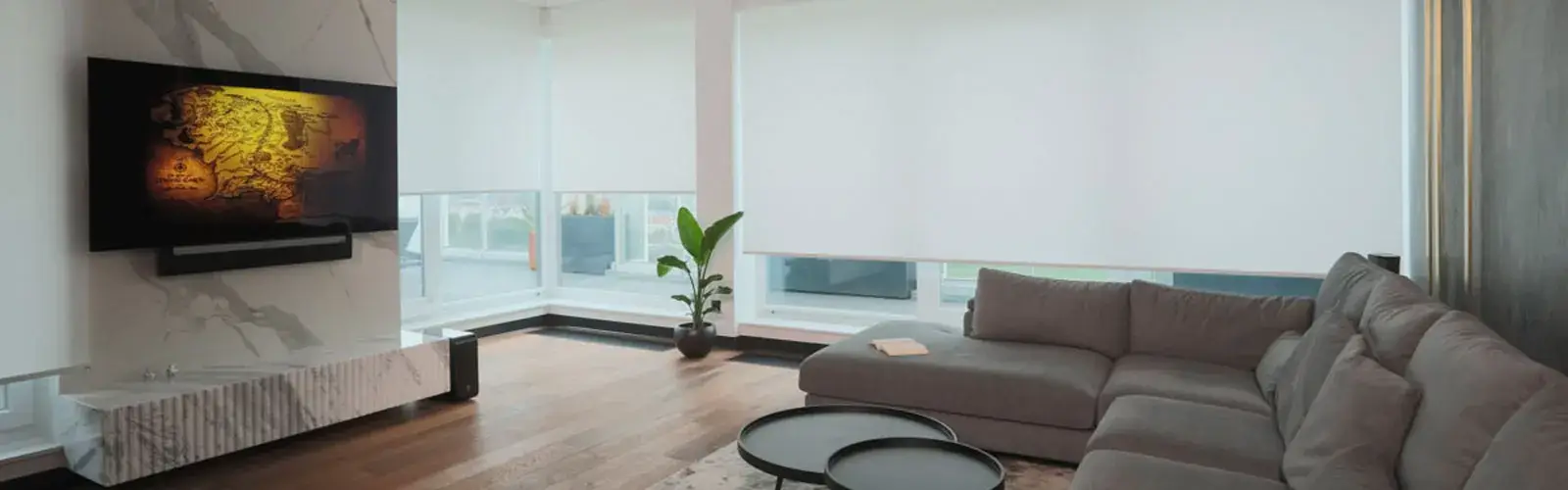 Rollos für das Fenster